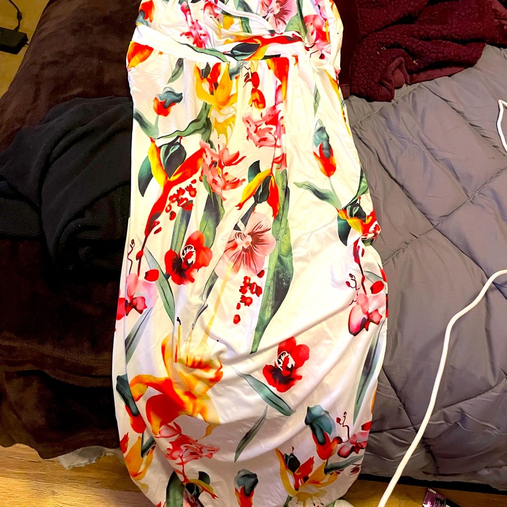 I have a white with flowers pattern size 2x cute lightweight dress never worn